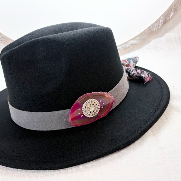 Gray Italian suede, Agate Crystal Hat Band. With faux diamond and pearl center - Picture 10 of 10